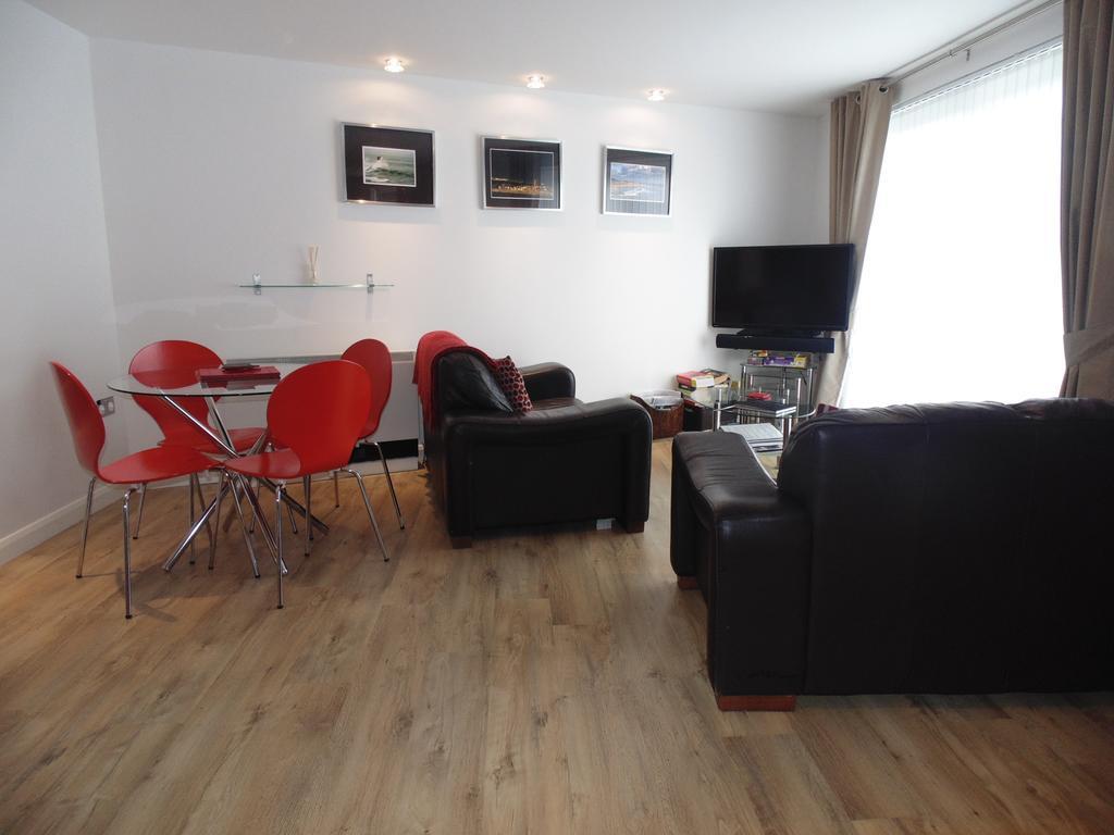 Awel Y Mor Apartment ลาแนคลี ภายนอก รูปภาพ