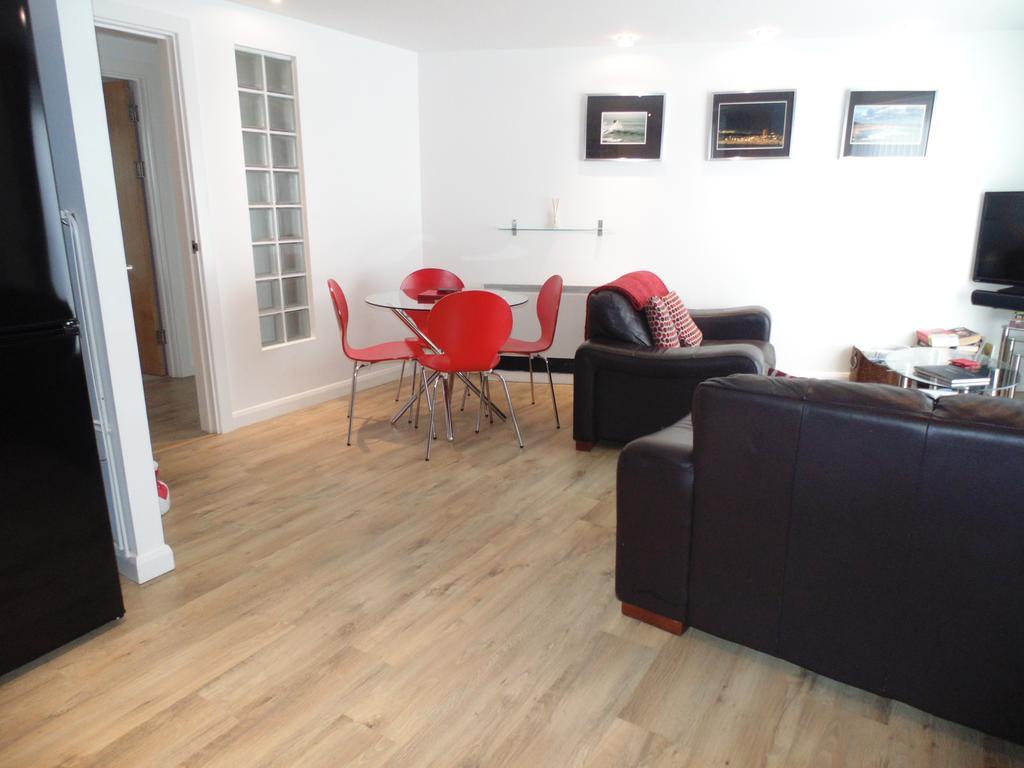 Awel Y Mor Apartment ลาแนคลี ภายนอก รูปภาพ